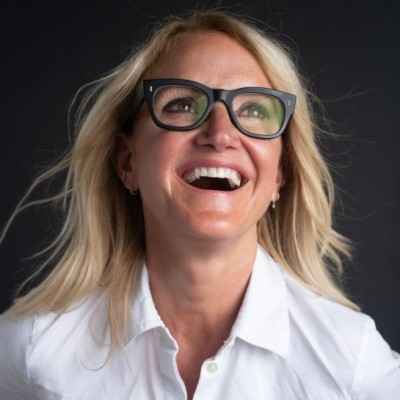 Mel Robbins logo